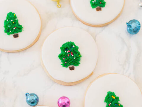 Christmas Lights Royal Icing Sugar Cookies - Mom Loves Baking