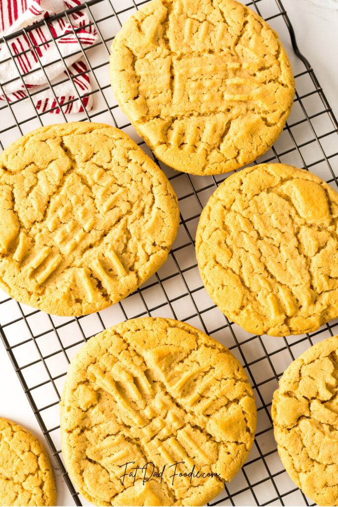 crumbl classic peanut butter cookies